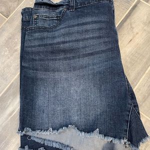 Woman’s Shorts - Celebrity Pink - size 22